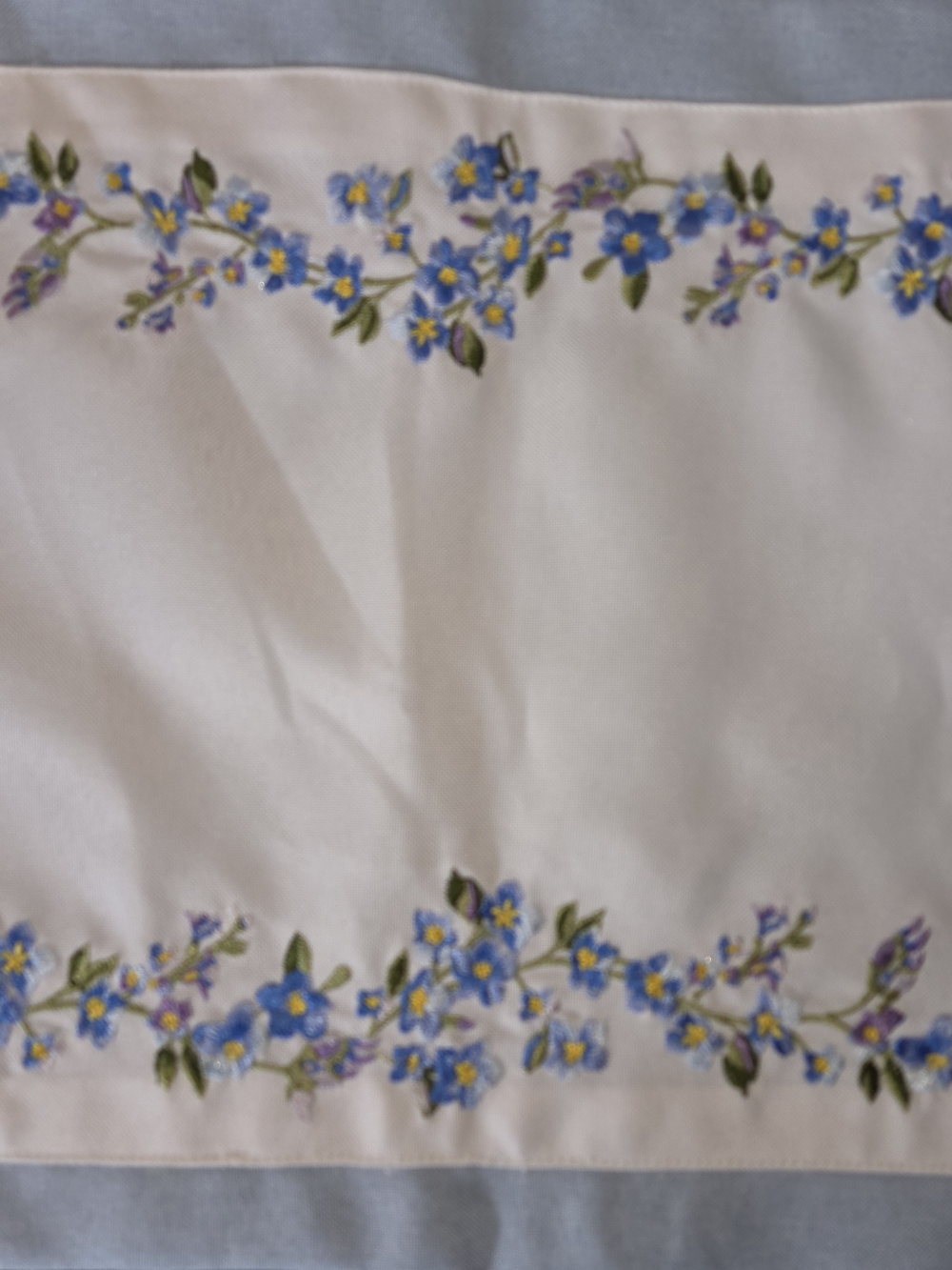 Charles Gallen Irish Home Textiles White W/blue Embroidered Flowers Table Runner